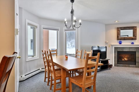 Beautifully decorated 3 bedroom condo nestled Slopeside on Pico Mountain Ski-in Ski-out G101 Haus in Mendon