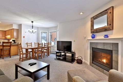 Beautifully decorated 3 bedroom condo nestled Slopeside on Pico Mountain Ski-in Ski-out G101 House in Mendon