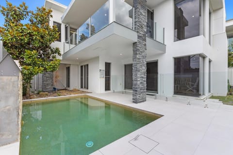 Seascape Views on Kingscliff Hill with Pool House in Kingscliff