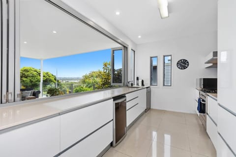 Seascape Views on Kingscliff Hill with Pool House in Kingscliff