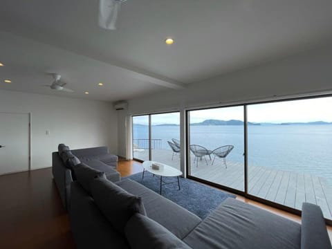 bLOCAL Sugawa House - 1 Bedroom House with Beautiful Ocean View for 12 Ppl House in Hiroshima Prefecture