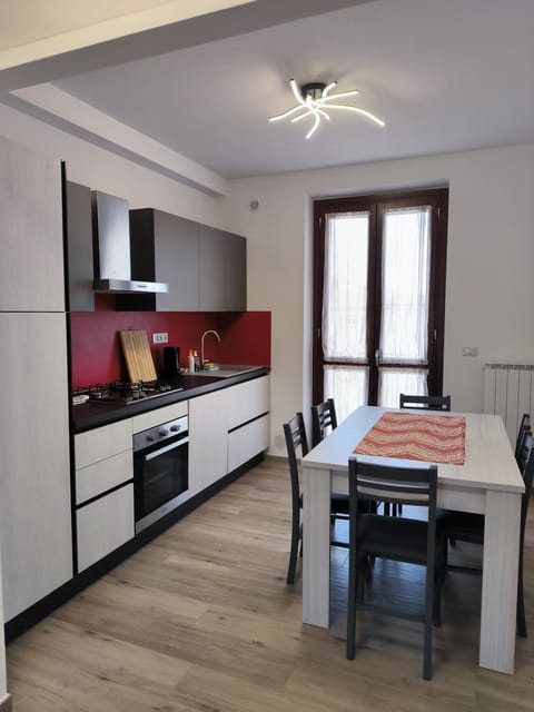 Kitchen or kitchenette, Dining area, dishwasher, pet friendly, stove