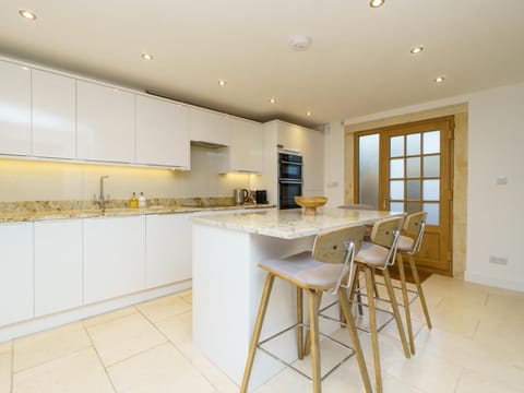 Pass the Keys Modern 3 bed home with offstreet parking House in Bath