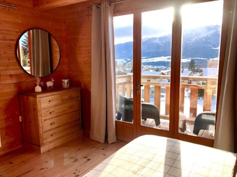 Bed, View (from property/room), Balcony/Terrace, Bedroom, Mountain view