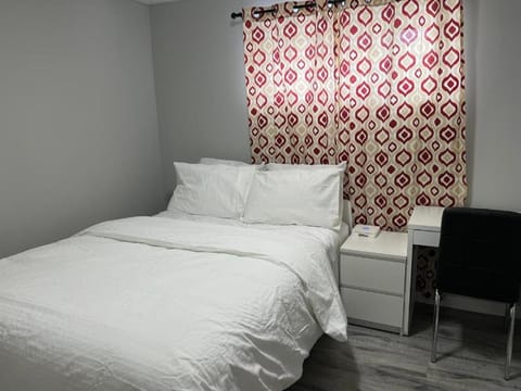 Cozy Modern and Lavish 1 Bedroom Basement Suite Pensão in Winnipeg