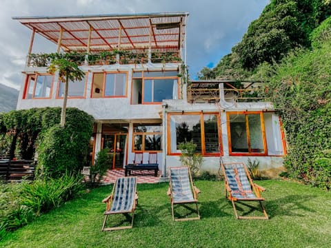 Designers Luxury Retreat with breathtaking gardens Haus in Sololá Department