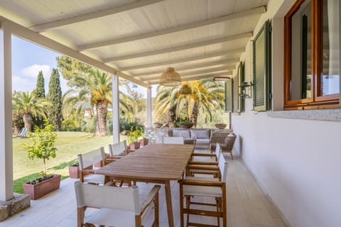 Patio, Day, Balcony/Terrace