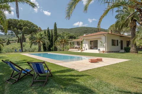 Property building, Garden, Garden view, Swimming pool, Swimming pool, sunbed