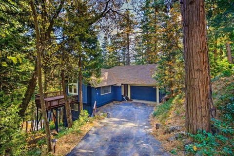 Twin Peaks Cabin Less Than 4 Mi to Lake Arrowhead! House in Lake Arrowhead