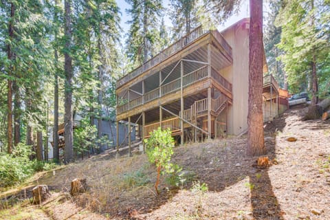 Cold Springs Mountain Cabin Hot Tub and Generator House in Calaveras County