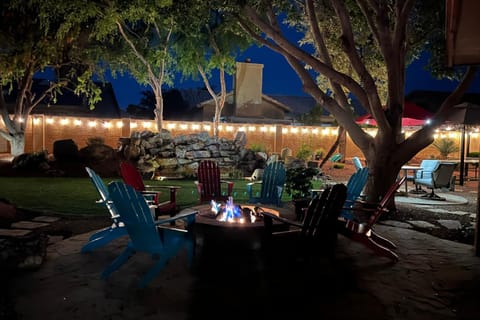 The Arrowhead Oasis - hot tub, heated pool, fire pits, backyard games House in Glendale