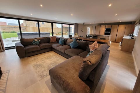 Walnut House, Ashlin Farm Barns House in West Lindsey District