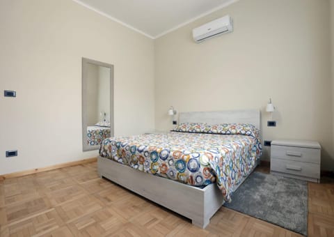 Bedroom, air conditioner