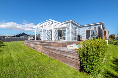 Blue Bungalow House in Martinborough