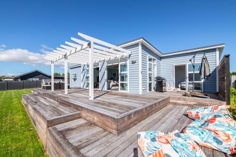 Blue Bungalow House in Martinborough