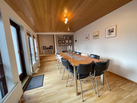 Cosy and family friendly house in Reykjavik centrally located in Laugardalur Haus in Reykjavik