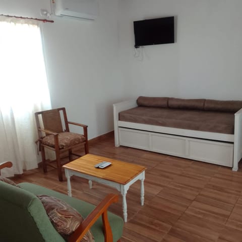 Communal lounge/ TV room, TV and multimedia, Living room, air conditioner