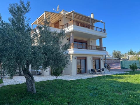 Property building, Day, Garden, Garden view