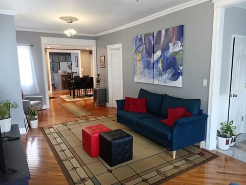 Cozy Updated 3-BR apartment near Peace Bridge Condo in Buffalo