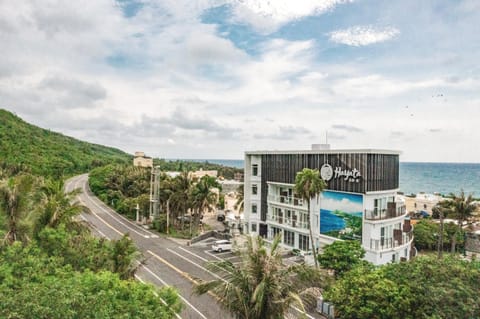 Property building, Neighbourhood, Natural landscape, Mountain view, Sea view