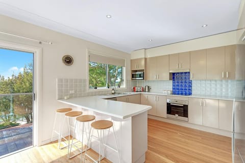 Sunkissed Jervis Bay House in Vincentia
