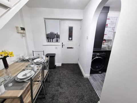 *5SM* Setup for your most relaxed & amazing stay + Free Parking + Free Fast WiFi * House in Leeds