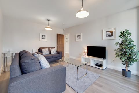 Roomspace Serviced Apartments - Brewers Lane Condo in Twickenham