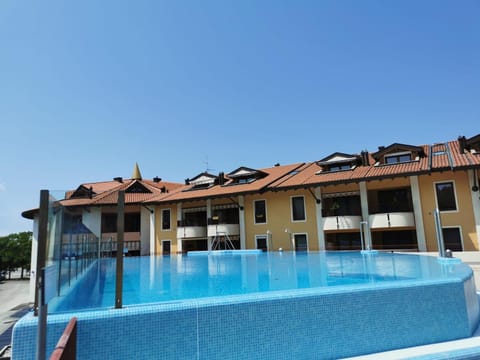 Property building, Day, Pool view, Swimming pool, Swimming pool