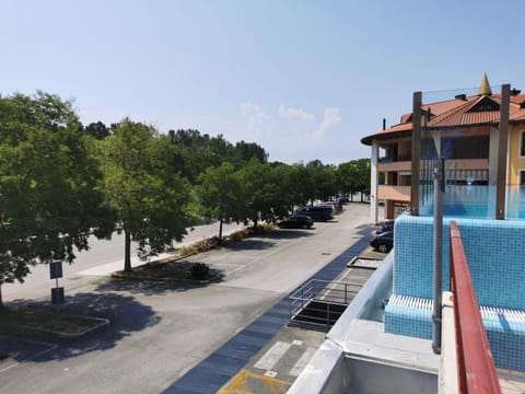 Pool view, Street view, Swimming pool, Location