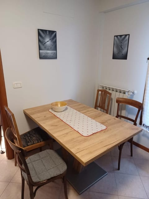 Dining area, Food