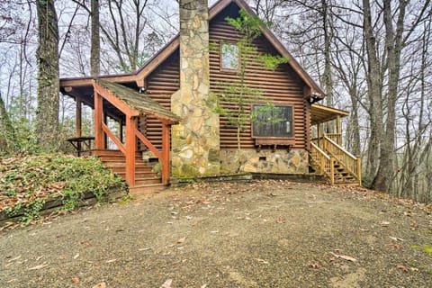 Gatlinburg Log Cabin with Hot Tub and Mountain Views! House in Pittman Center