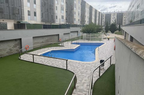 MuroHouse Apartamento con piscina Fibra1Gb Wifi Garaje Apartment in Zaragoza