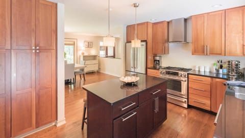 Kitchen or kitchenette, Photo of the whole room, Seating area, Dining area, dishwasher, pet friendly, stove, toaster