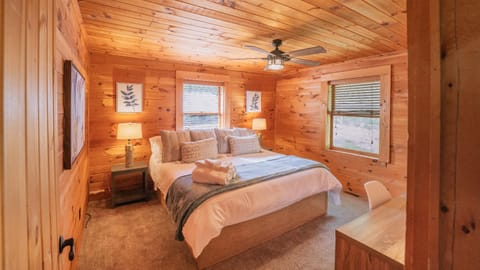 Amenity Packed A-frame Cabin With Two Bedrooms And Loft House in Lake Lanier