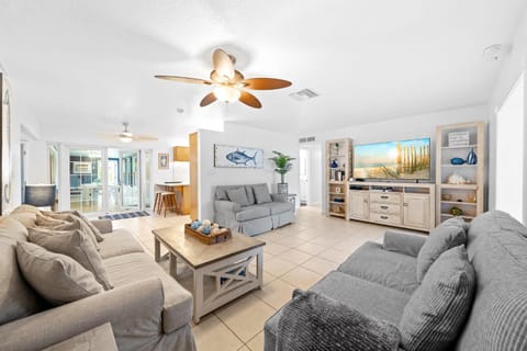 Skipper's Landing - 4 Bedroom with Heated Pool House in Cocoa Beach