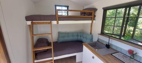 Seating area, Bedroom, bunk bed