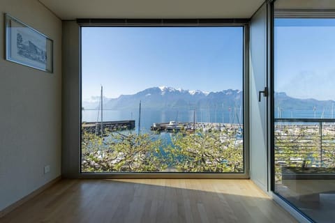Lakeside Apartment - Grand appartement familial avec terrasses et vue panoramique Apartamento in Montreux