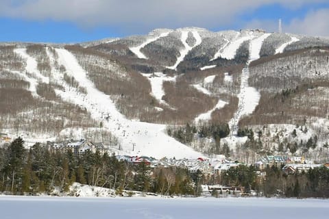 Huge condo in front of Tremblant ski resort House in Mont-Tremblant