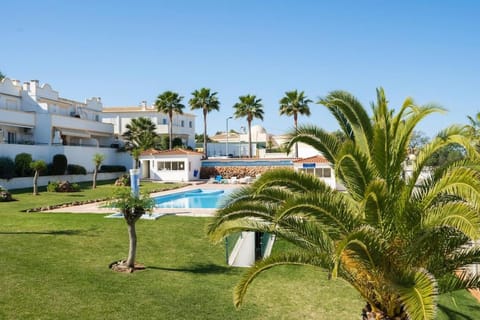 Property building, Day, Garden, Garden, Pool view, Swimming pool