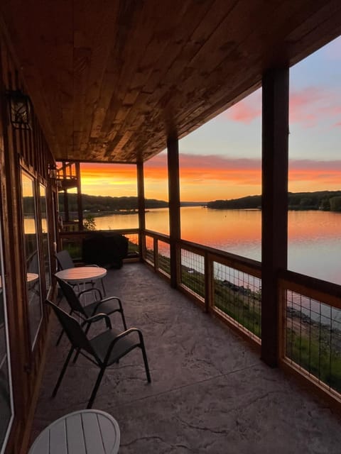 Keweenaw Waters Resort House in Hancock