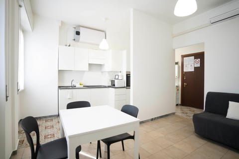 Kitchen or kitchenette, Living room, Seating area, Dining area, oven, stove