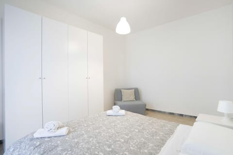 Bed, Photo of the whole room, Bedroom, towels, wardrobe