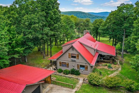 Charming Cabin with Hot Tub, Fire Pit and Views! Haus in Buffalo River