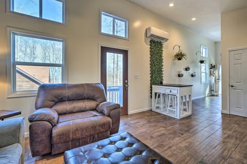 Gray Home with View of Boone Lake and Fire Pit! Maison in Johnson City