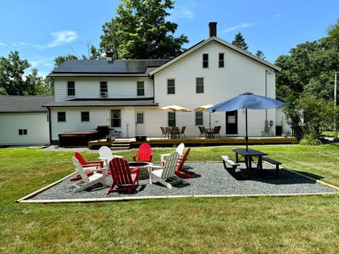 Property building, Patio, Balcony/Terrace