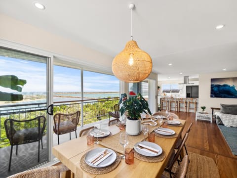 THE PENTHOUSE - Spectacular Views of the Bay, and the Ocean! Only 150m to Shaws Bay Condo in East Ballina