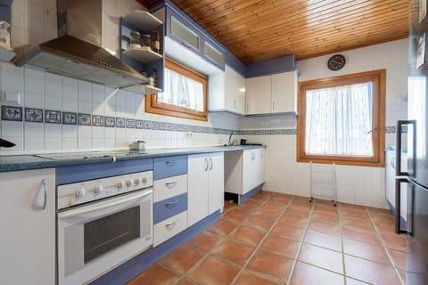 Kitchen or kitchenette, oven, stove