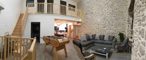 Loft Chocolatine, spacieux, piscine, trampoline House in Carcassonne