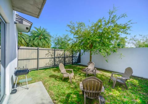 Wonderful 3BR Townhouse Close To Beach House in Golden Glades