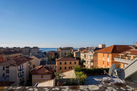 City view, Sea view